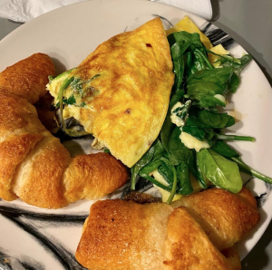 Spinach-Brie-Omelet-with-Cinnamon-Croissant 