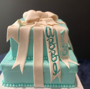 Tiffany-Box-Cake-Red-Velvet-inside 